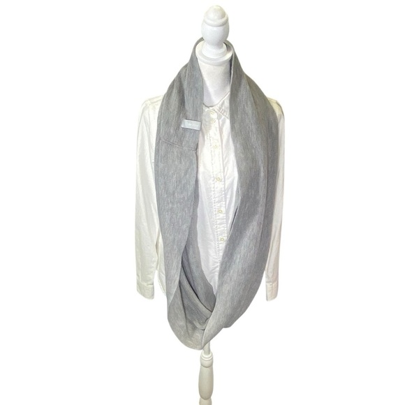 CALVIN KLEIN Women's Infinity Loop soft scarf Light gray - Picture 1 of 5